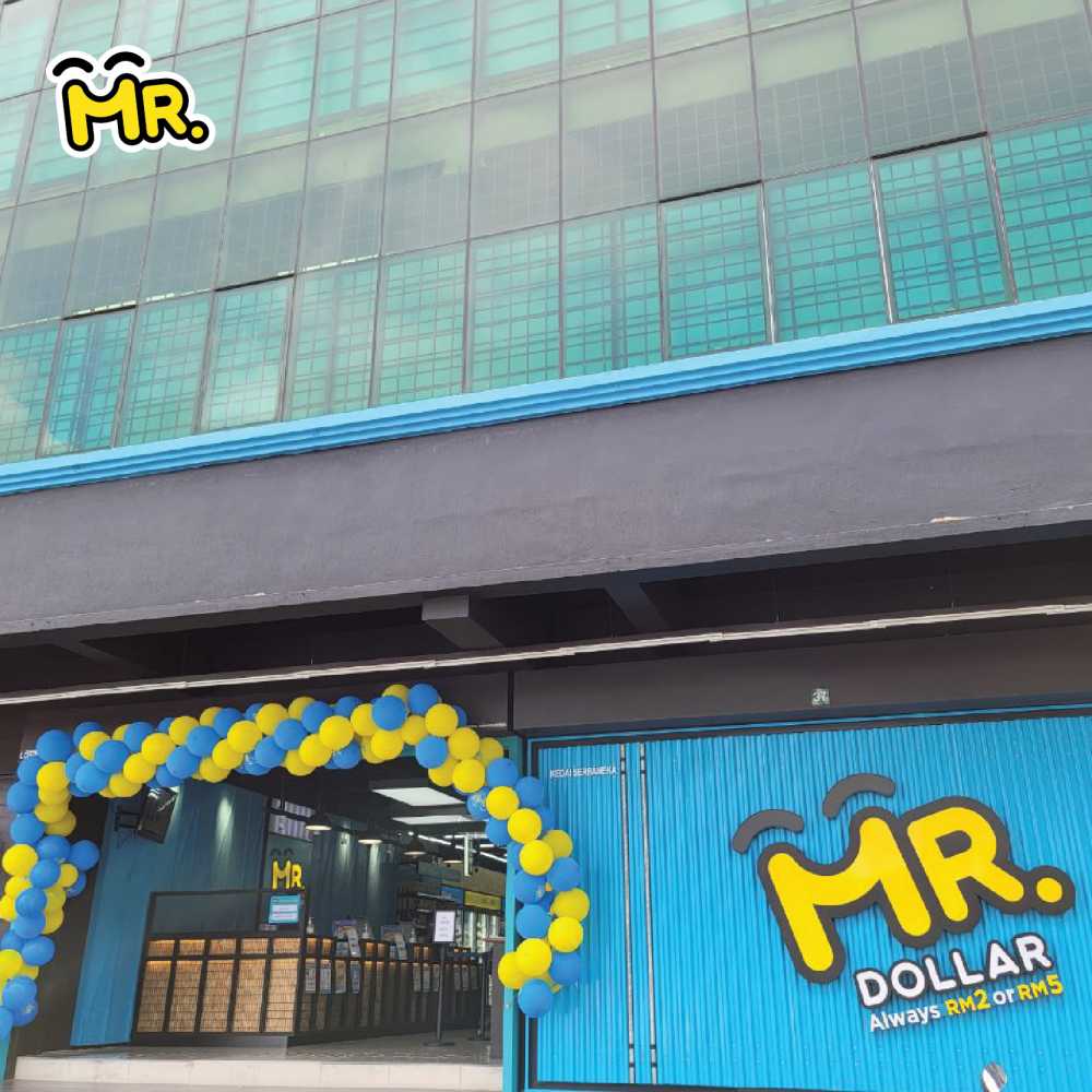 MR.DOLLAR 13th Store Opens with a Bang at Yong Peng, Offering Customers Fun Activities, Promotions and More!